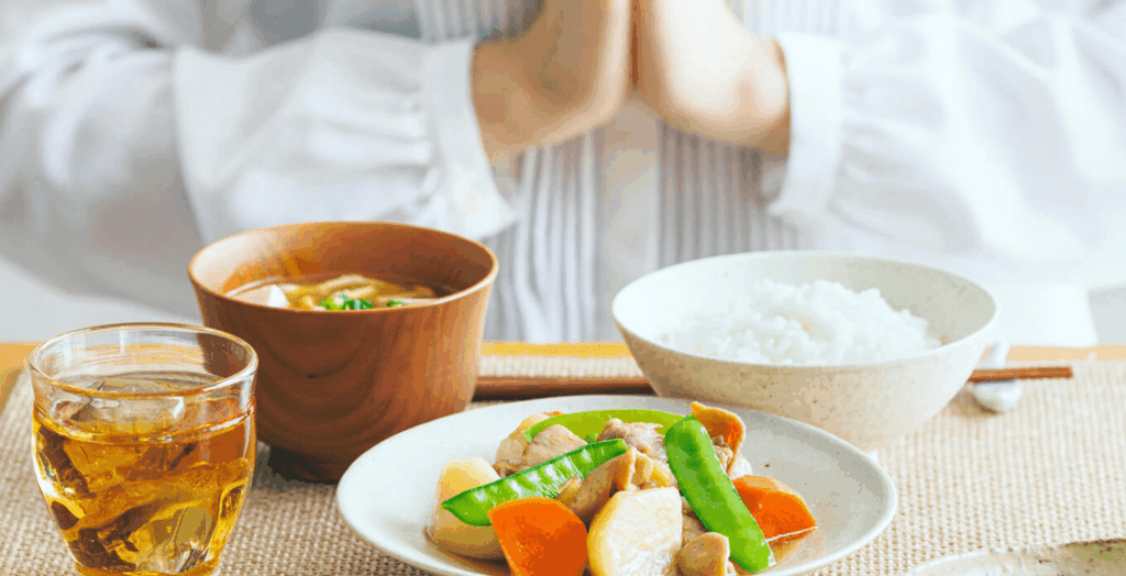 三ツ星ファームの公式料理イメージ。ごはん・味噌汁・主菜が並んだ和食セットの写真